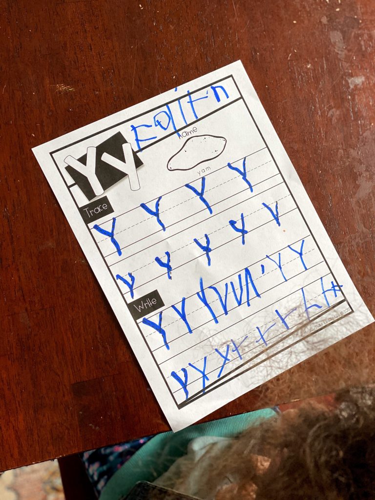 Free letter Y tracing worksheet that you can download!